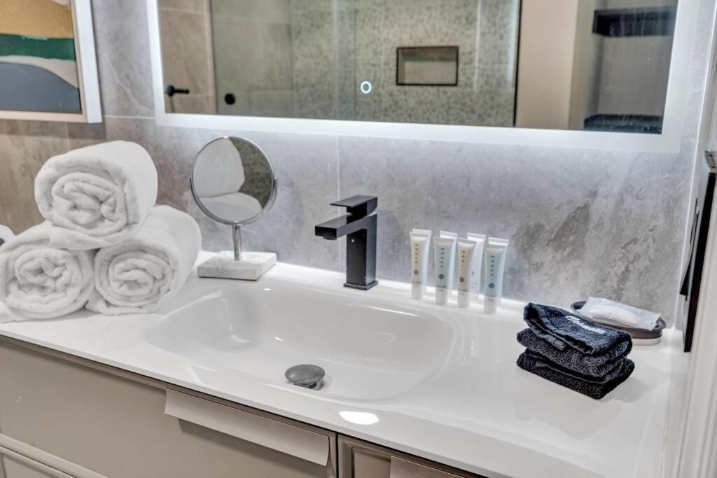 Luxurious Private Unit With Parking Apartment Miami Exterior photo